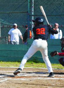 Former baseball players share knowledge of game