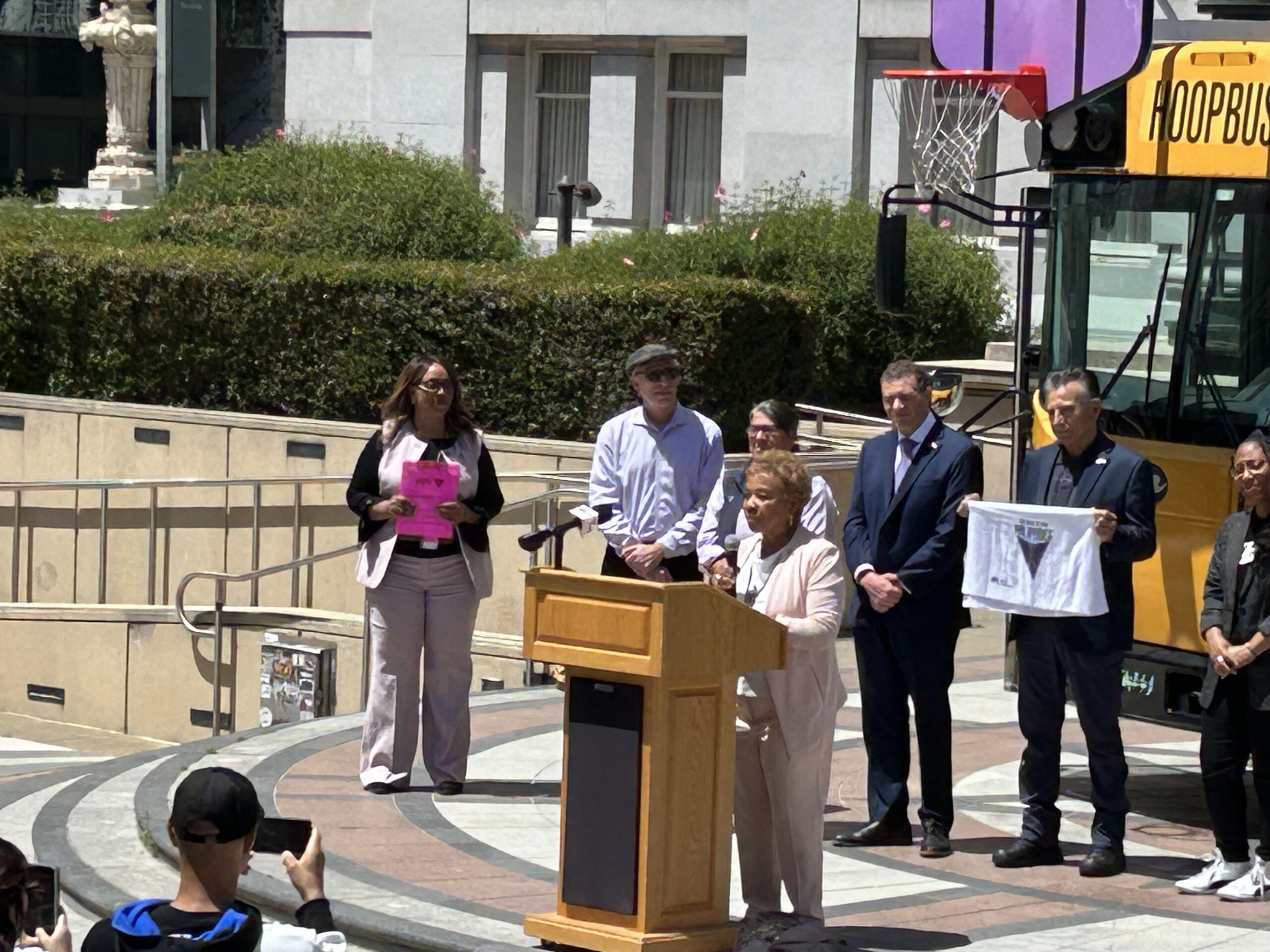 Women’s basketball comes to the Bay