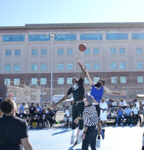 Warriors open basketball season with loss, Kings win