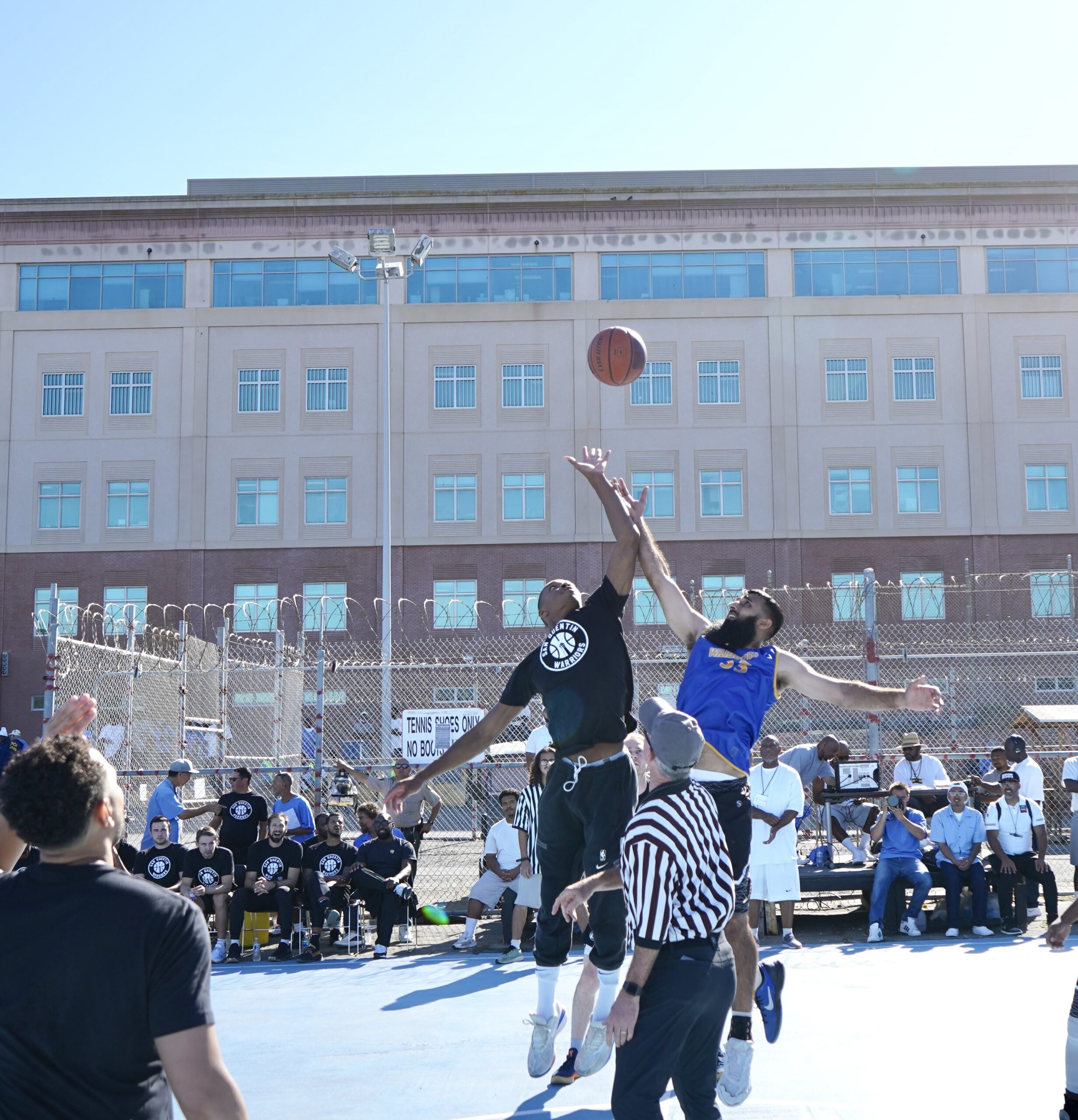 Warriors open basketball season with loss, Kings win