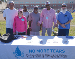 El grupo de auto-ayuda ‘No Mas Lagrimas’ mostró su apoyo.